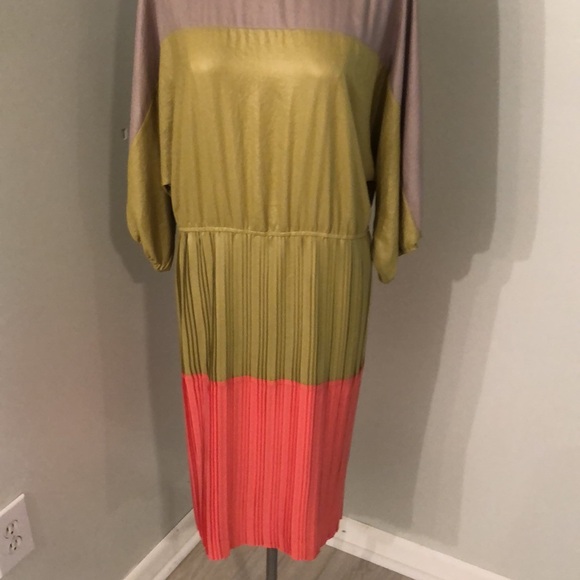 Gorgeous Bcbgmaxazria long sleeve dress - Picture 3 of 7